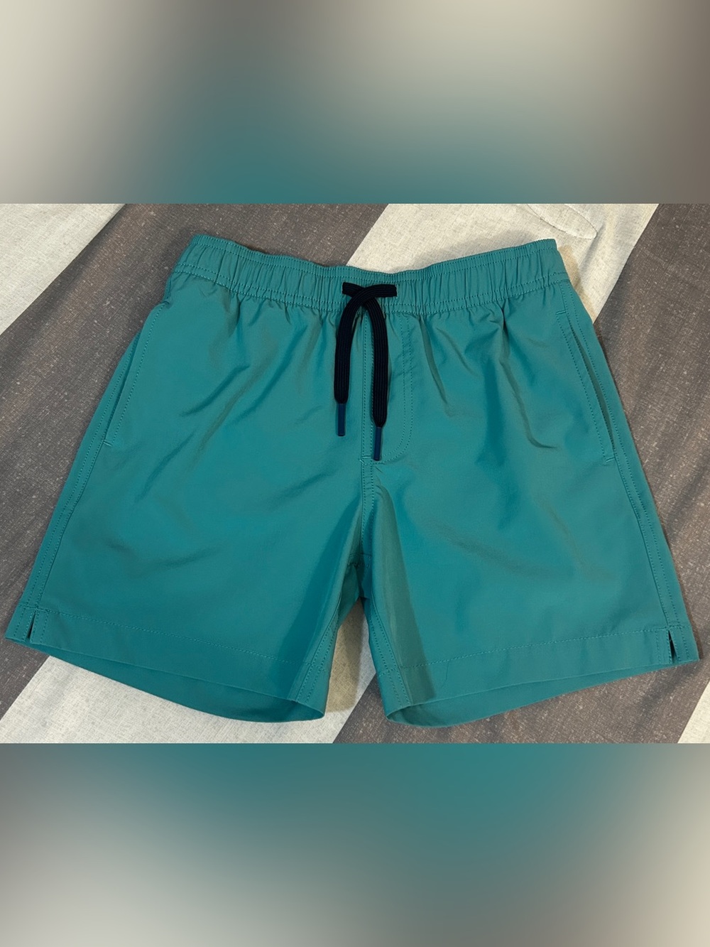 Boy’s Southern Tide Quick-Dry Swim Trunks, Size M (8-10)